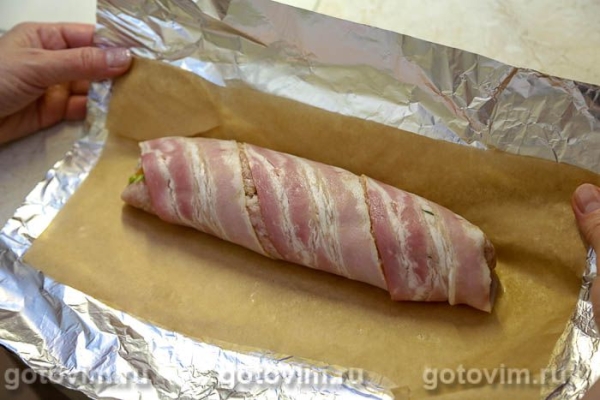 Рулет из мясного фарша с кабачками в беконе