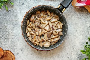 Жареные маслята с картошкой Жареные маслята с картошкой