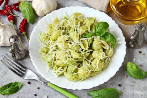 Макароны с соусом песто Макароны с соусом песто