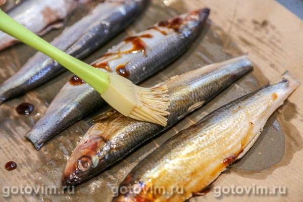 Салака в глазури из терияки, запеченная в духовке Салака в глазури из терияки, запеченная в духовке