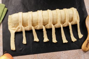 Пирог на дрожжах с яблоками Пирог на дрожжах с яблоками