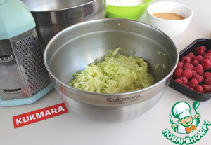 Шоколадный пирог с кабачком и малиной