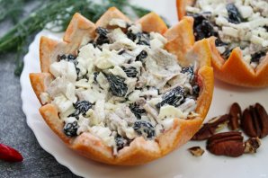 Салат с курицей в грейпфруте