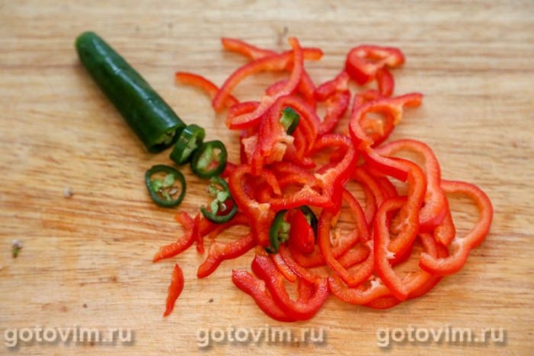 Свинина «Медвежья лапа» с начинкой из сладкого перца с чили и моцареллой Свинина «Медвежья лапа» с начинкой из сладкого перца с чили и моцареллой