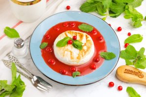Жареный камамбер с брусничным соусом Жареный камамбер с брусничным соусом