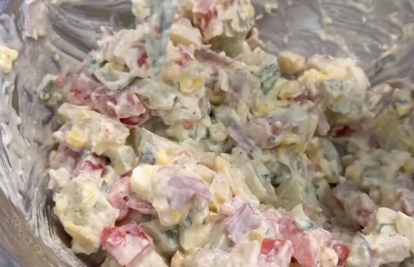 Картофельный салат, который просится на праздничный стол: уникальная заправка удивит и восхитит всех! Картофельный салат, который просится на праздничный стол: уникальная заправка удивит и восхитит всех!