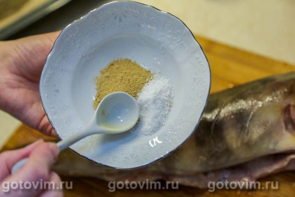 Терпуг, запеченный целиком в духовке с лимоном и чесноком