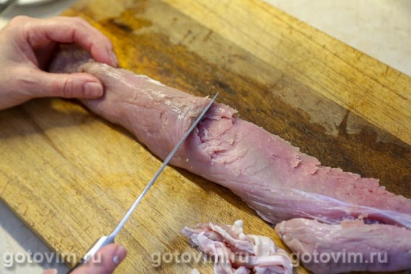 Свиная вырезка в тесте, запеченная со сладким перцем