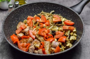 Жаркое из свинины с грибами и баклажанами Жаркое из свинины с грибами и баклажанами