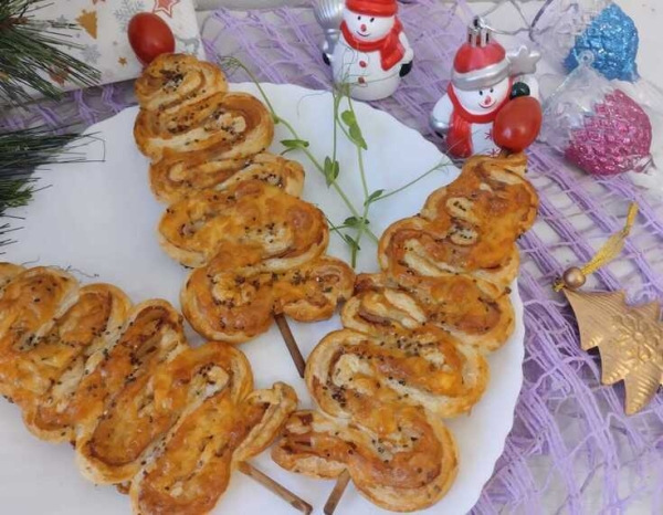 Закусочные елочки с беконом и сыром Закусочные елочки с беконом и сыром