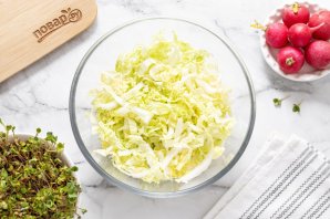 Салат с пекинской капустой и редиской Салат с пекинской капустой и редиской