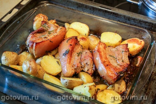 Свиная грудинка с горчицей, лимоном и мятой в духовке