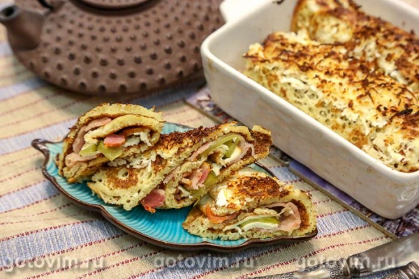 Блинные рулеты с беконом, копченым сыром и солеными огурцами Блинные рулеты с беконом, копченым сыром и солеными огурцами