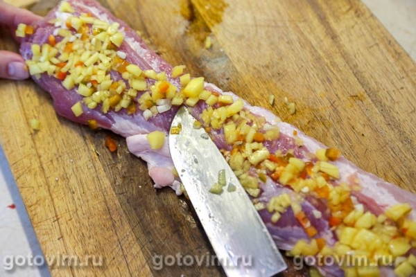 Рулет из свиной грудинки  с манго и перцем чили Рулет из свиной грудинки  с манго и перцем чили