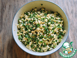 Пирожки с луком, яйцом и фетаксой