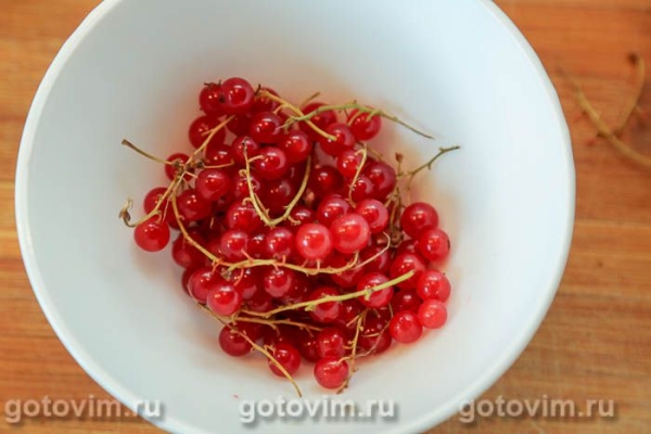 Колд брю с зеленым чаем и красной смородиной Колд брю с зеленым чаем и красной смородиной