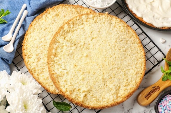 Бисквит на кипятке в мультиварке Бисквит на кипятке в мультиварке