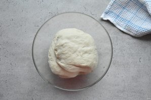 Пицца с соусом песто и яйцом Пицца с соусом песто и яйцом