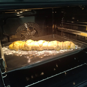 Рулет на дрожжевом тесте с творогом