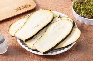 Рулетики из баклажана с сыром и морковью Рулетики из баклажана с сыром и морковью