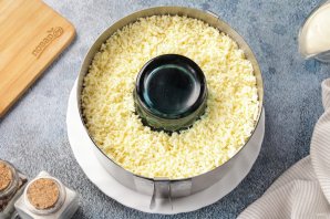 Салат с тунцом, сыром и огурцом Салат с тунцом, сыром и огурцом