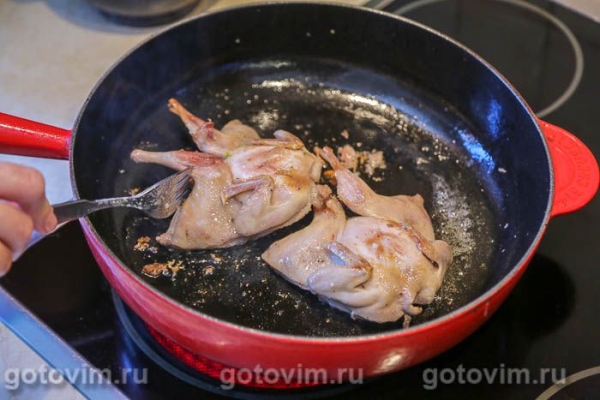 Перепела, жаренные в остро-сладком маринаде с чили и медом Перепела, жаренные в остро-сладком маринаде с чили и медом