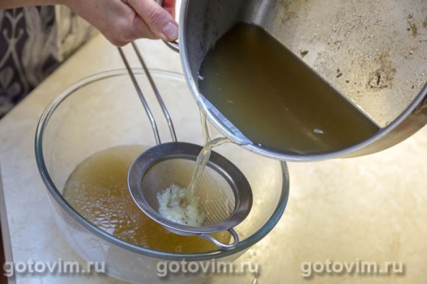 Салат &laquo;Оливье&raquo; с ланспиком, цыпленком и креветками по старинному рецепту