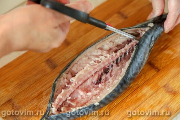 Скумбрия лодочкой, фаршированная овощами Скумбрия лодочкой, фаршированная овощами