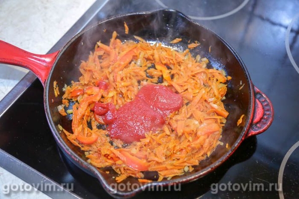 Рулетики из свинина с фаршем, тушенные в овощном соусе Рулетики из свинина с фаршем, тушенные в овощном соусе