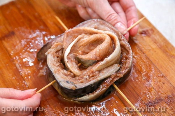 Рулет из скумбрии в духовке