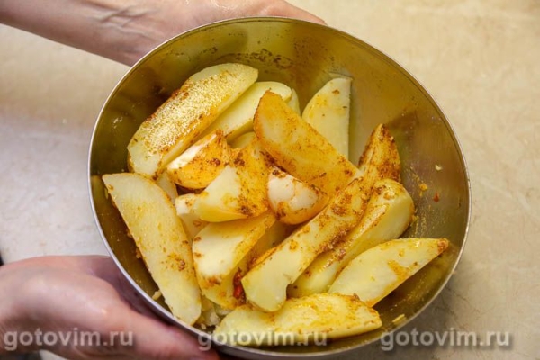 Картофель в духовке, запеченный с чили, чесноком и пряностями Картофель в духовке, запеченный с чили, чесноком и пряностями