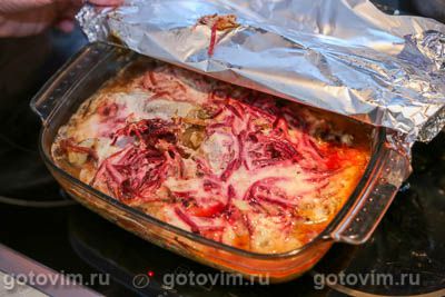 Минтай, запеченный под шубой со свеклой