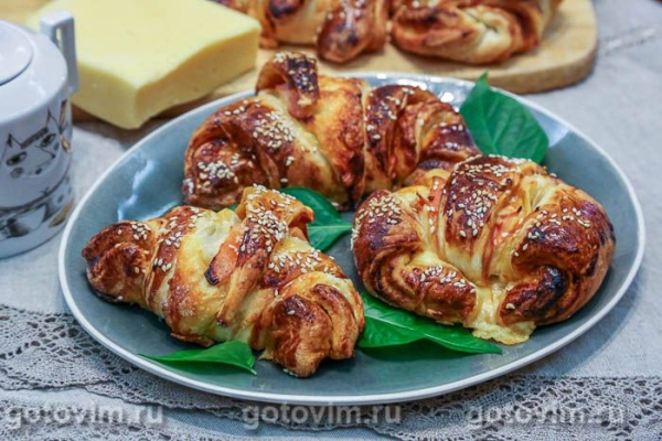 Пицца-круассан с ветчиной и сыром Пицца-круассан с ветчиной и сыром