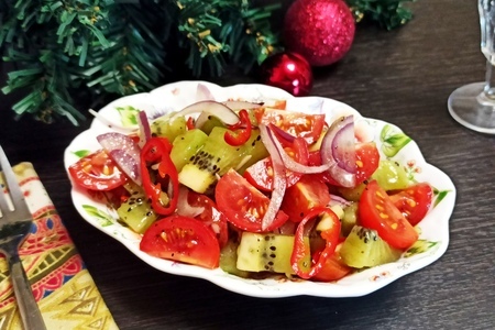 Салат "киви-помидор" Салат "киви-помидор"