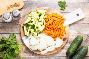 Салат из капусты и огурцов на зиму Салат из капусты и огурцов на зиму