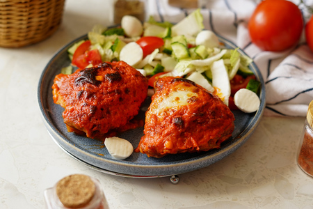 Куриные бедра в соусе из болгарского перца