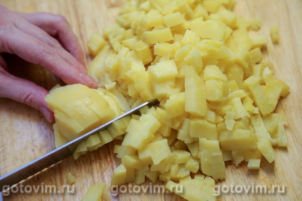 Салат &laquo;Оливье&raquo; с ланспиком, цыпленком и креветками по старинному рецепту