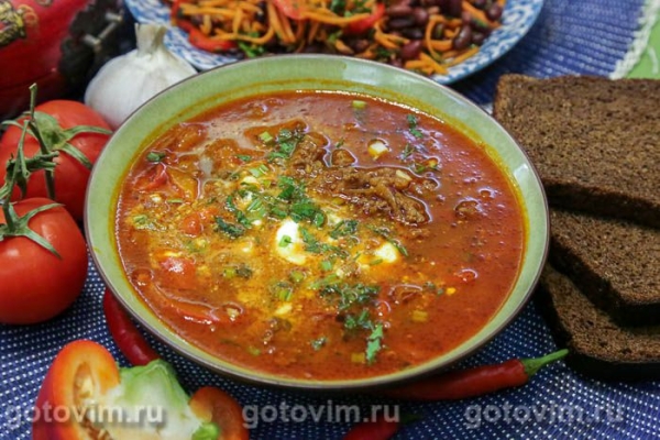 Томатный суп энчилада из фарша с фасолью