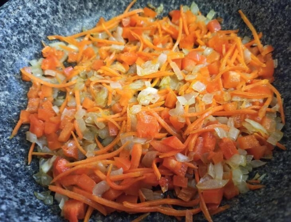 Тушеная сельдь с овощами и шампиньонами Тушеная сельдь с овощами и шампиньонами