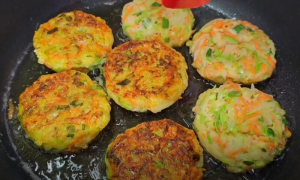 Натрите кабачок и картошку. Быстрые и невероятно вкусные котлетки: готовлю без отдыха Натрите кабачок и картошку. Быстрые и невероятно вкусные котлетки: готовлю без отдыха