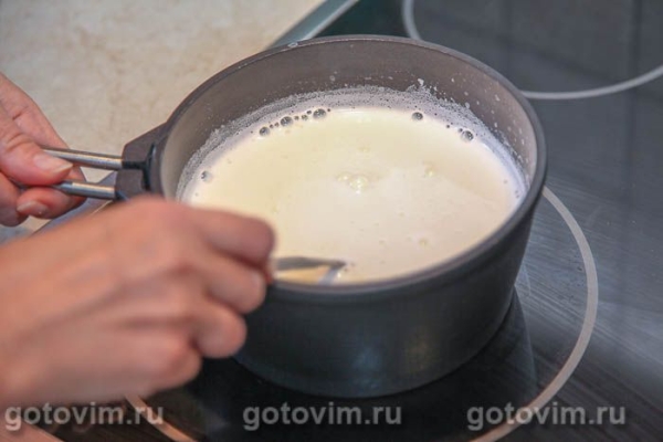 Двухцветный баварский крем с голубикой Двухцветный баварский крем с голубикой