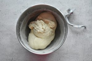 Пицца с соусом песто и яйцом Пицца с соусом песто и яйцом