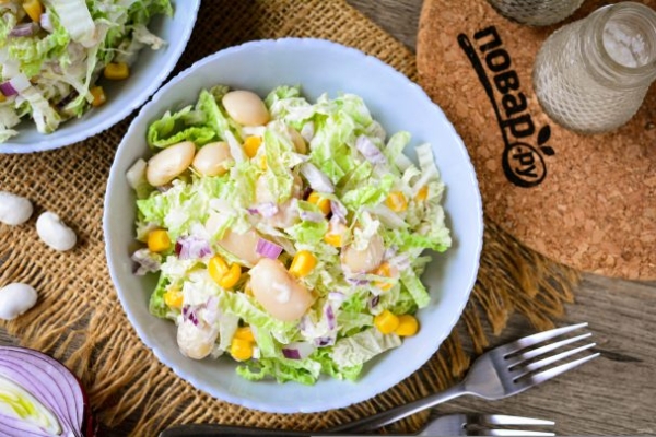 Салат с капустой, кукурузой и фасолью Салат с капустой, кукурузой и фасолью