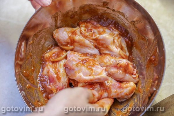 Куриные крылышки в маринаде с шрирачей Куриные крылышки в маринаде с шрирачей