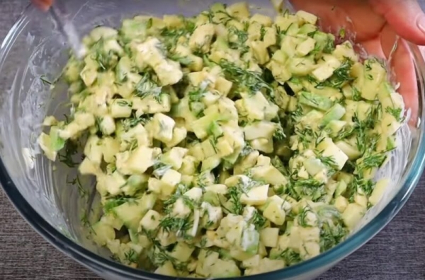 Хрустящий, пикантный, невероятный! Мой новый фаворит среди салатов — и это всего лишь кабачки Хрустящий, пикантный, невероятный! Мой новый фаворит среди салатов — и это всего лишь кабачки