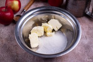 Печеные пирожки с яблоками