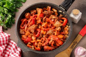 Гуляш с болгарским перцем Гуляш с болгарским перцем