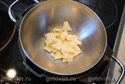 Кулич шоколадный с шоколадной глазурью и безе Кулич шоколадный с шоколадной глазурью и безе