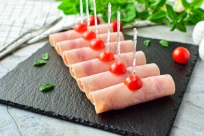 Рулетики с сыром и чесноком