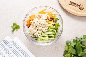 Салат с грибами эноки Салат с грибами эноки